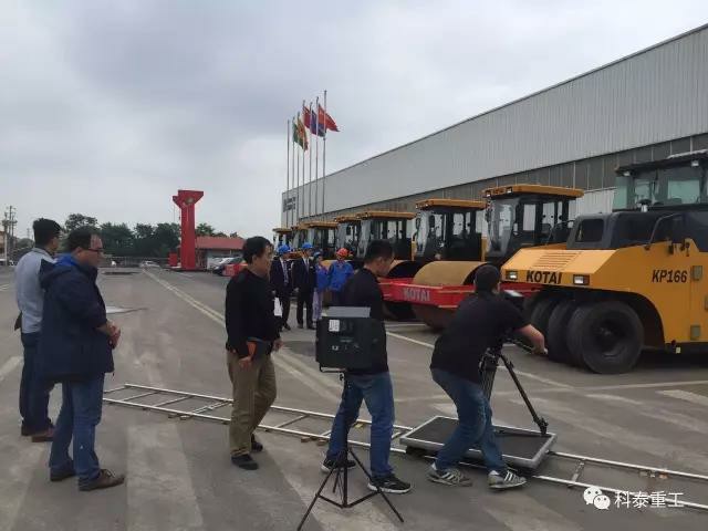 凝心聚力 团结拼搏---星空买球重工举行2015员工拔河、跳绳比赛